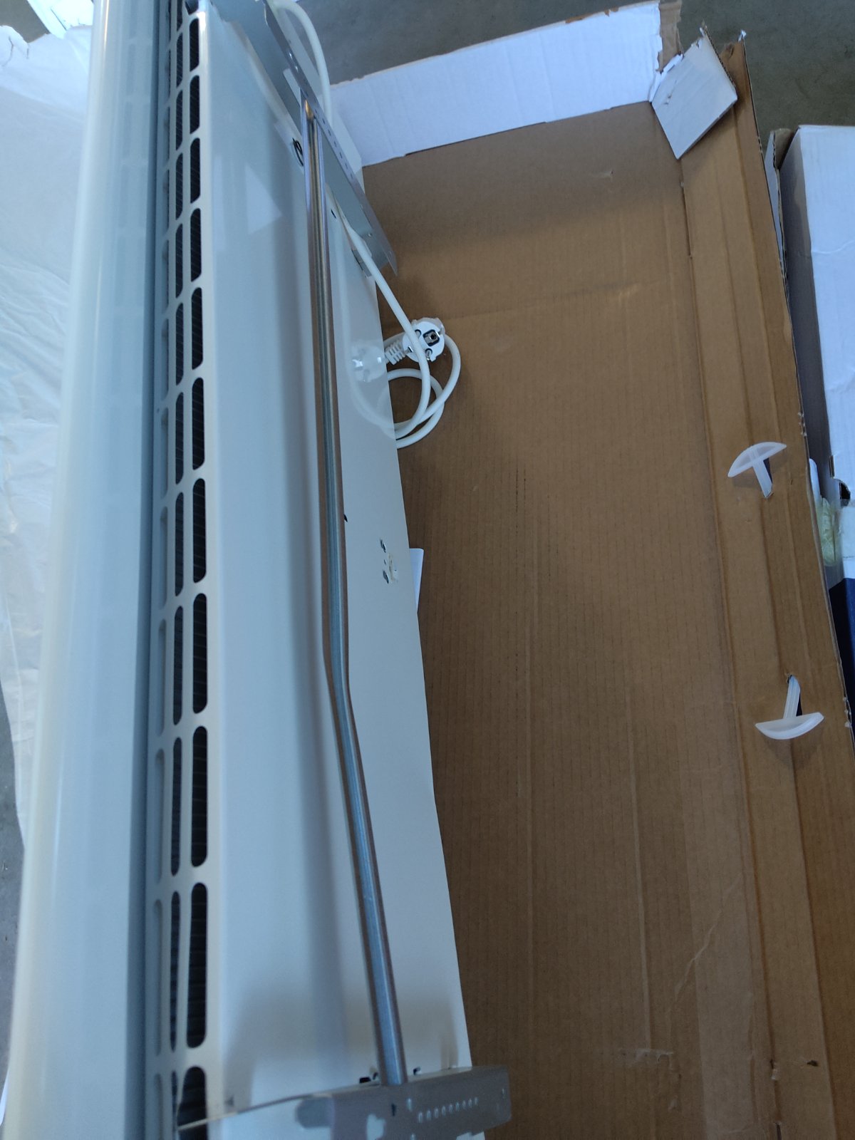 Tweedekans - Adax neo elektrische verwarming - 1400 Watt 37cm (h) x 105cm (b)-Wit